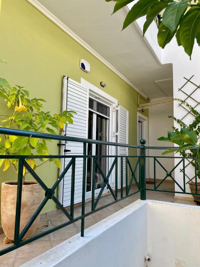 Dimitris Place Near Athens Airport โกโรปิออน ภายนอก รูปภาพ